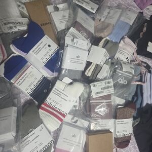 Woman's lululemon, alo, Skims Socks Sgl/pk- Blue, White, Gray, Pink, Brown